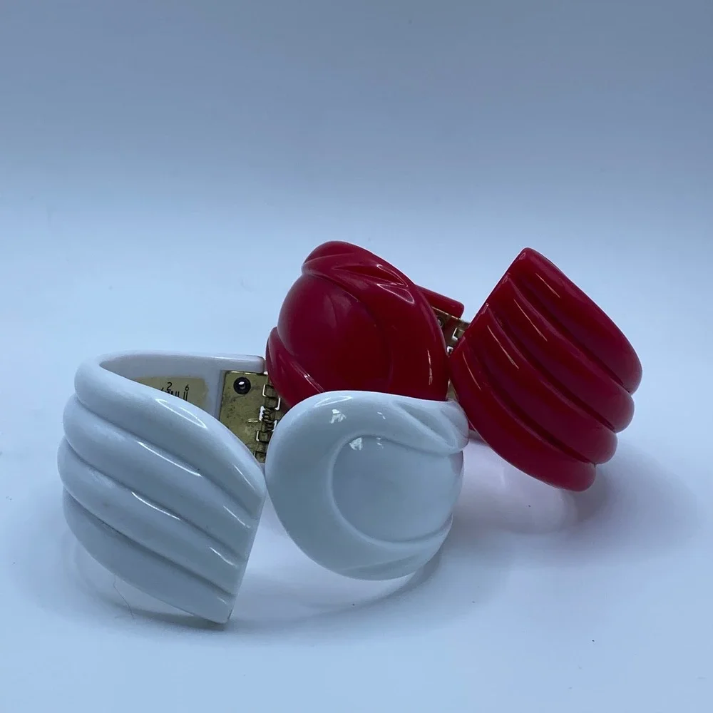 Vintage Retro Red White Chunky Bangle Bracelet Set Textured Mod Pop Art - OS
